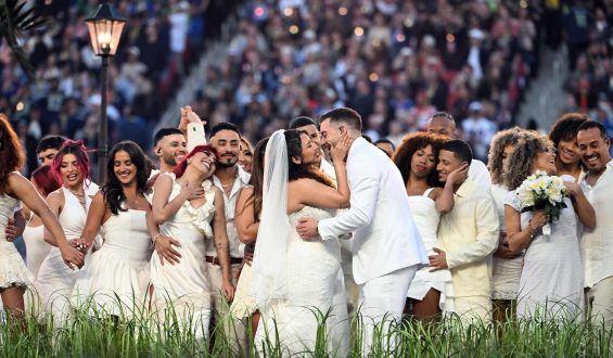 Bad Bunny begeistert mit politischer Super-Bowl-Show