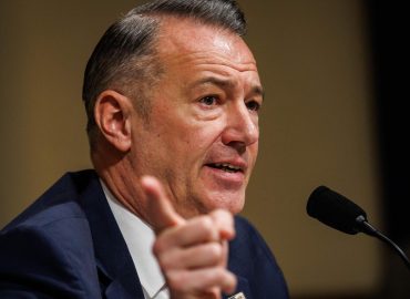 ICE-Direktor Lyons verteidigt Maßnahmen der Bundesbeamten