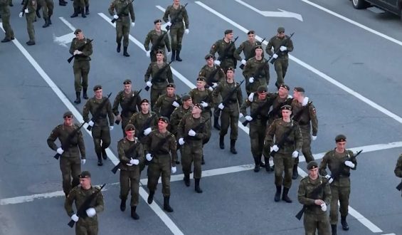 Selenskyj stichelt Putin mit Dekret zu Parade