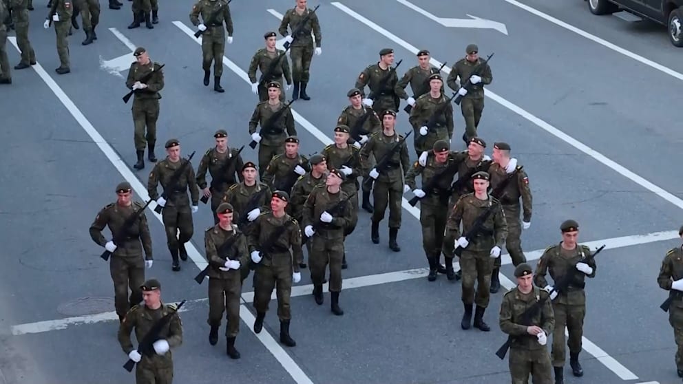 Selenskyj stichelt Putin mit Dekret zu Parade