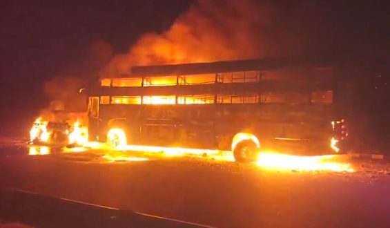 Tragisches Unglück auf Autobahn in Indien