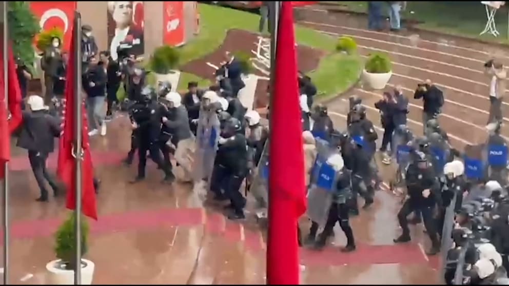 Polizeieinsatz in CHP-Zentrale in Ankara