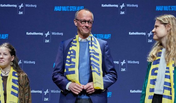Bundeskanzler Merz räumt Herausforderungen und Proteste ein