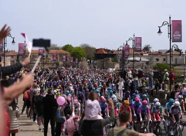 Magnier triumphiert beim chaotischen Giro-Auftakt