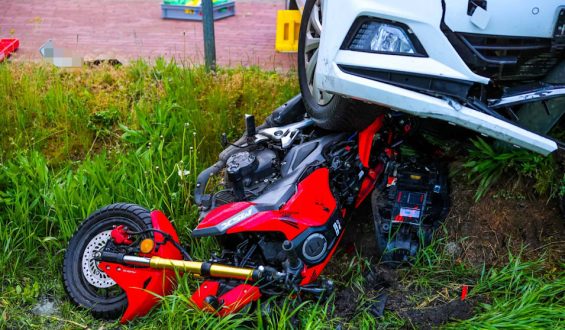 Schwerer Unfall bei Berlin: Fahrschülerin auf Motorrad vom Fahrlehrer erfasst