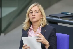 Bundesgesundheitsministerin plant Reform der Pflegeversicherung