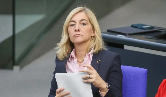 Bundesgesundheitsministerin plant Reform der Pflegeversicherung