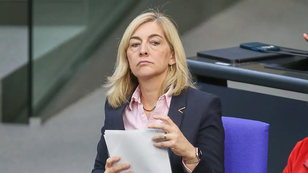 Bundesgesundheitsministerin plant Reform der Pflegeversicherung