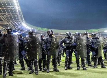 Spielabbruch bei FC Nantes nach Platzsturm