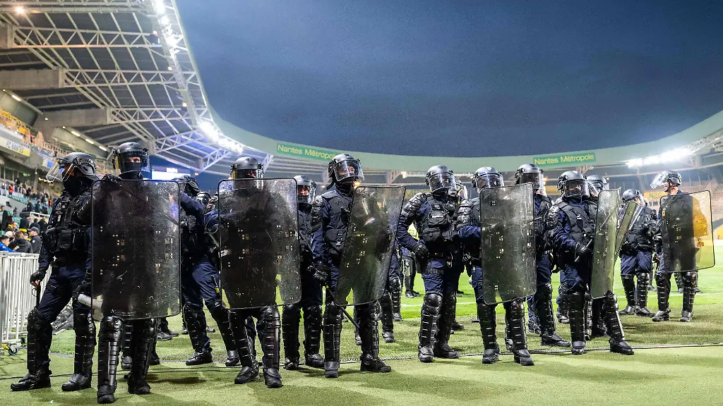 Spielabbruch bei FC Nantes nach Platzsturm