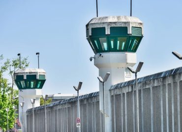 Liebesstreit hinter Gittern: Inhaftierter Hells Angel zeigt Wärterin an