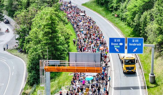 Proteste am Brenner: Demonstration gegen Transitverkehr