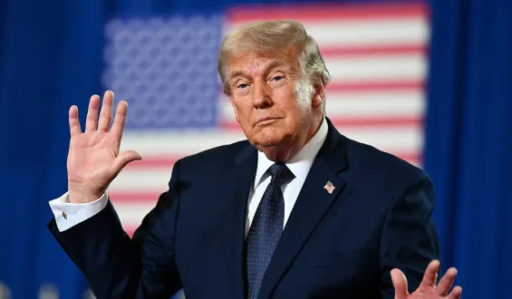 Trump verlangsamt Iran-Verhandlungen wegen Hormus-Konflikts