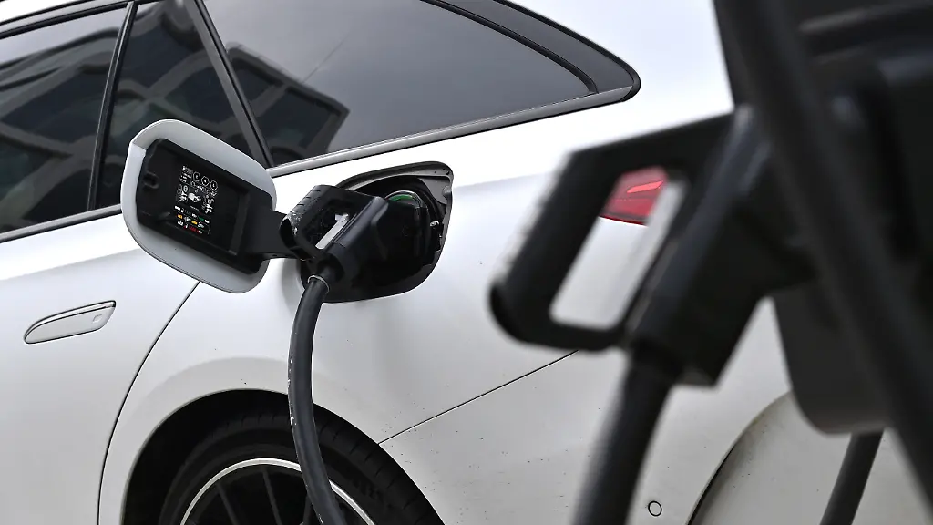 Steigende Umsteigerquote zu E-Autos: Förderung zeigt Wirkung