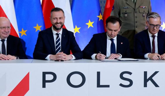 Polen leiht 44 Milliarden Euro von der EU für Armee-Modernisierung