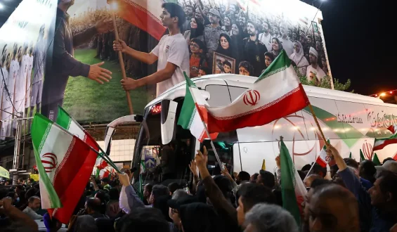 Martialische Worte in Teheran: Iranische Fußball-Nationalmannschaft auf dem Weg zur WM