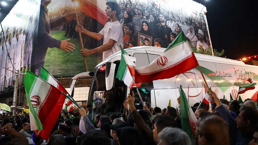 Martialische Worte in Teheran: Iranische Fußball-Nationalmannschaft auf dem Weg zur WM