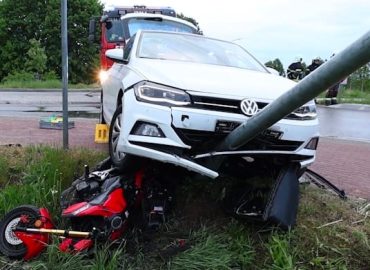 Schwerer Unfall in Brandenburg: Fahrlehrer kollidiert mit Fahrschüler auf Motorrad