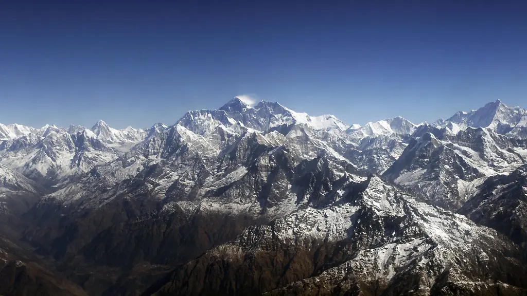 Erhöhte Genehmigungen für den Mount Everest trotz Herausforderungen