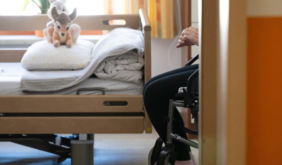 Pläne zur Pflegeversicherung: Reaktionen und Kontroversen
