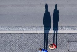 Beziehungsdynamiken: Vertrauen, Affären und Freiräume