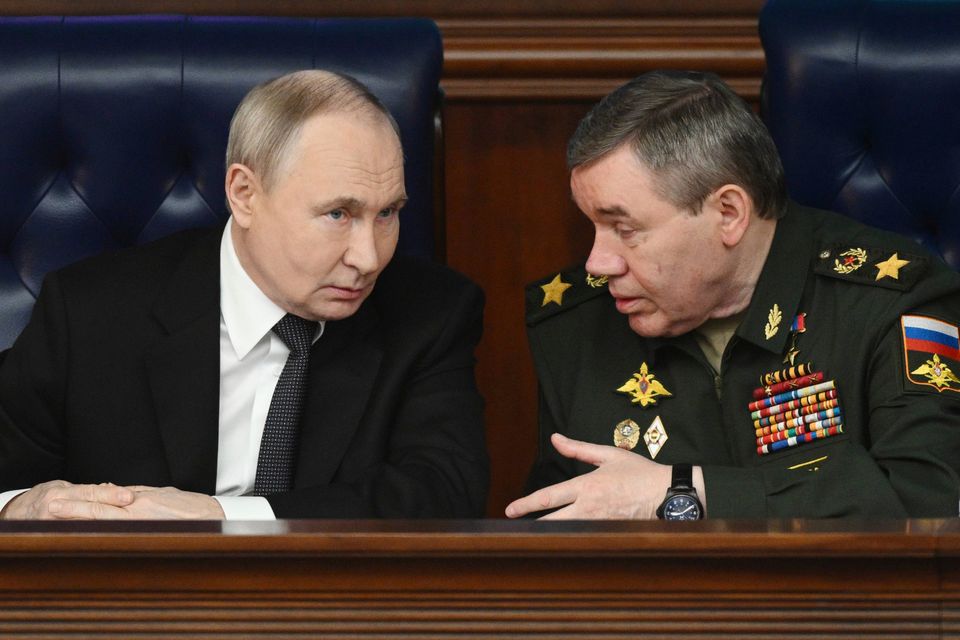 Putin und Gerassimow: Militärische Strategien und Führungsqualitäten