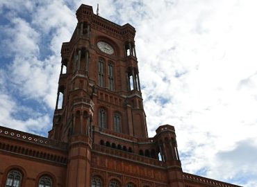 Staatssekretär zieht Rücktritt zurück: Ärger über Gerüchte und haltlose Vorwürfe