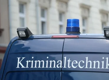 Polizei findet Männerleiche bei Potsdam – Möglicher Zusammenhang mit Entführung