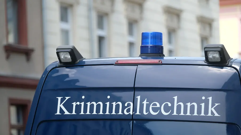 Polizei findet Männerleiche bei Potsdam – Möglicher Zusammenhang mit Entführung