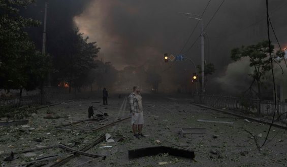 Russland fordert Ausländer zur Abreise aus Kyjiw auf: Kritik aus EU und Deutschland