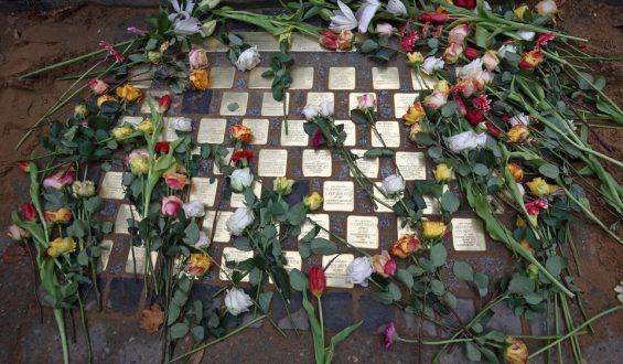 Gedenken und Kontroversen um Stolpersteine vor dem Auswärtigen Amt