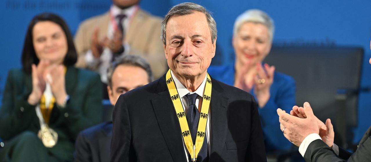 Mario Draghi erhält Karlspreis für Lebenswerk