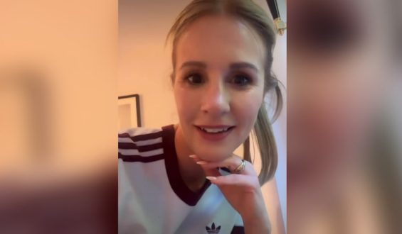 Tierischer Überraschungsbesuch bei TV-Moderatorin