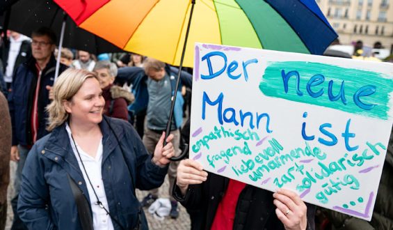 Proteste gegen Gewalt an Frauen in Berlin und Hamburg