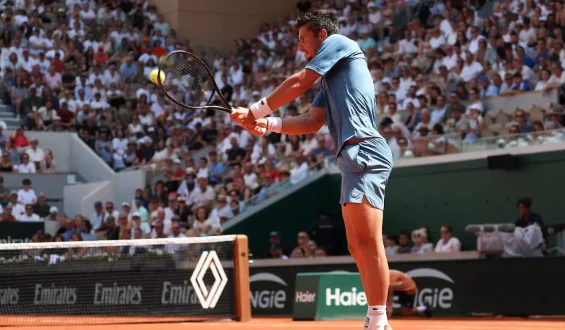 Emotionaler Start der French Open mit gekonnter Leistung von Kostjuk