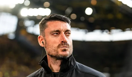 Abschied von Frankfurts Trainer Albert Riera