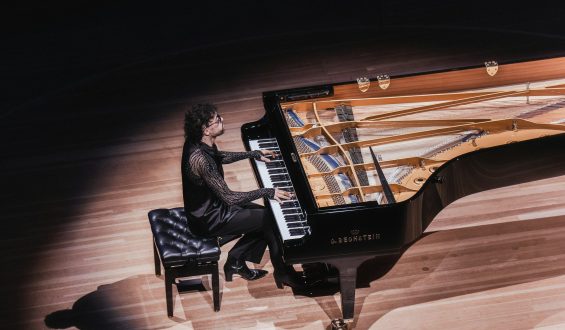 Inszenierung in der Musik: Sofiane Pamarts ungewöhnliche Performances