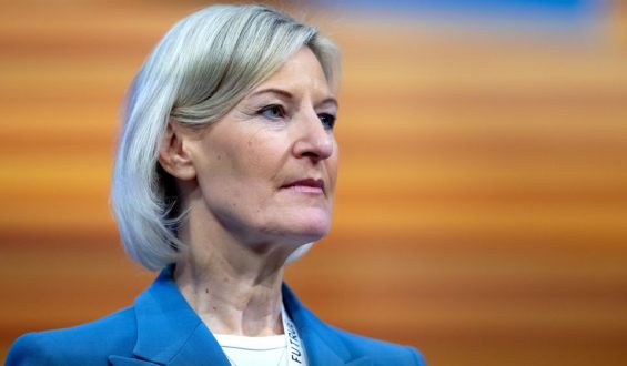 Die Kontroverse um Angelika Niebler: Nebentätigkeiten und deren Folgen