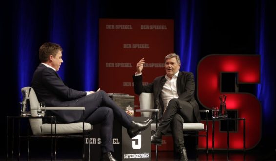 Robert Habecks Rückkehr in die Öffentlichkeit: Ein Blick auf seine politische Karriere