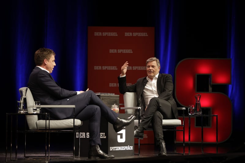 Robert Habecks Rückkehr in die Öffentlichkeit: Ein Blick auf seine politische Karriere