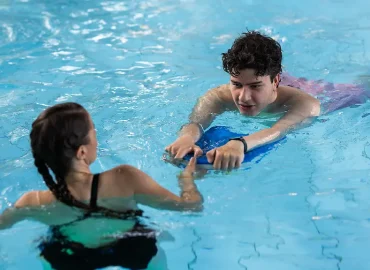 Erwachsene lernen Schwimmen in Freiburg