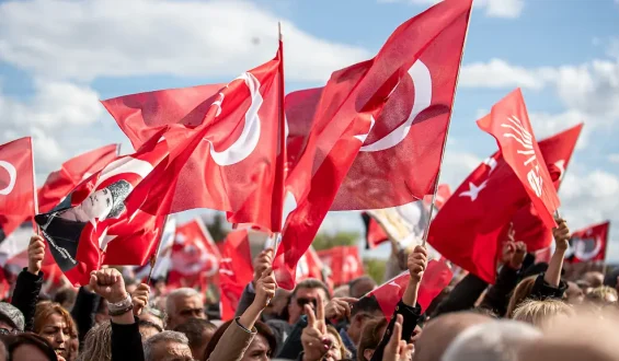 Razzia in Izmir: Festnahmen von Oppositionspolitikern