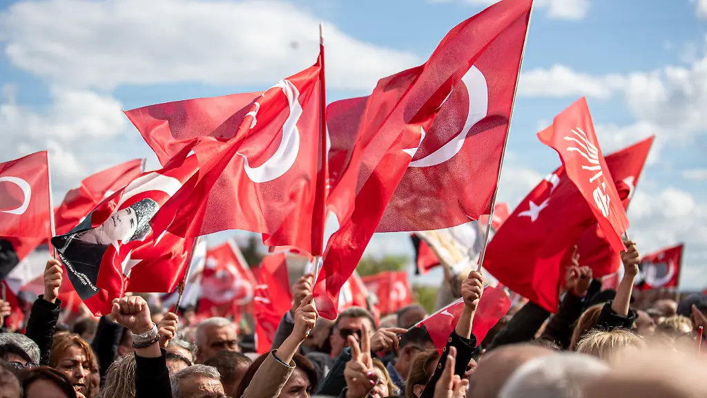 Razzia in Izmir: Festnahmen von Oppositionspolitikern