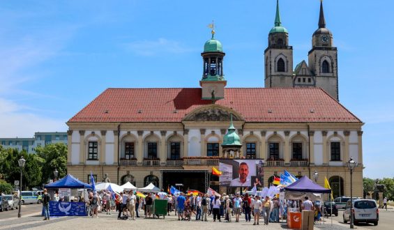 AfD-Demonstration in Magdeburg und Kritik an Kirchensteuer