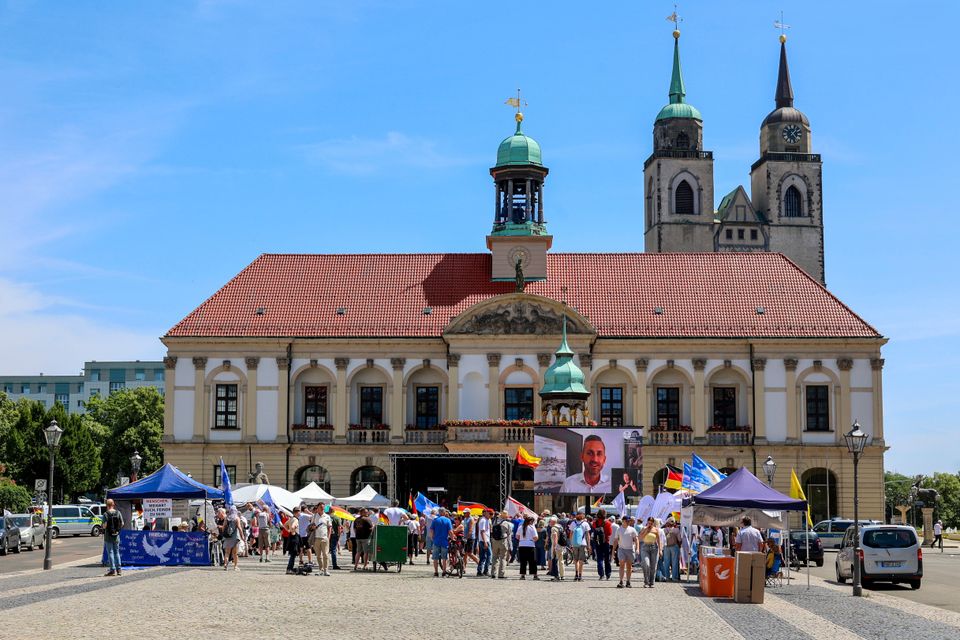 AfD-Demonstration in Magdeburg und Kritik an Kirchensteuer