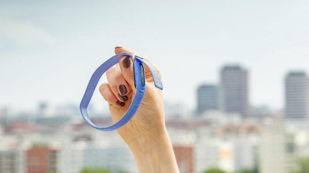 Das neue Fitbit Air im Test: Erste Schritte in die Welt der displaylosen Fitnesstracker