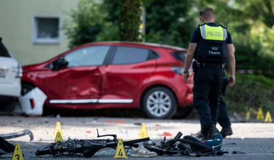 Schwerer Verkehrsunfall in Dinslaken: Zwei Zwölfjährige sterben