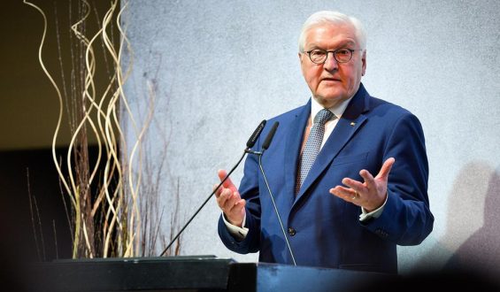 Bundespräsident fordert Engagement zum 77. Jahrestag des Grundgesetzes