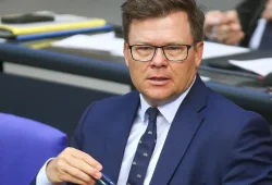 Umweltminister kündigt Verbot von Einweg-Vapes an