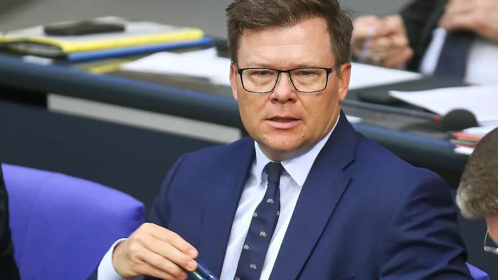 Umweltminister kündigt Verbot von Einweg-Vapes an